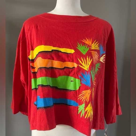 Tops - red y2k cropped vintage - retro funky graphic t-shirt NWT
